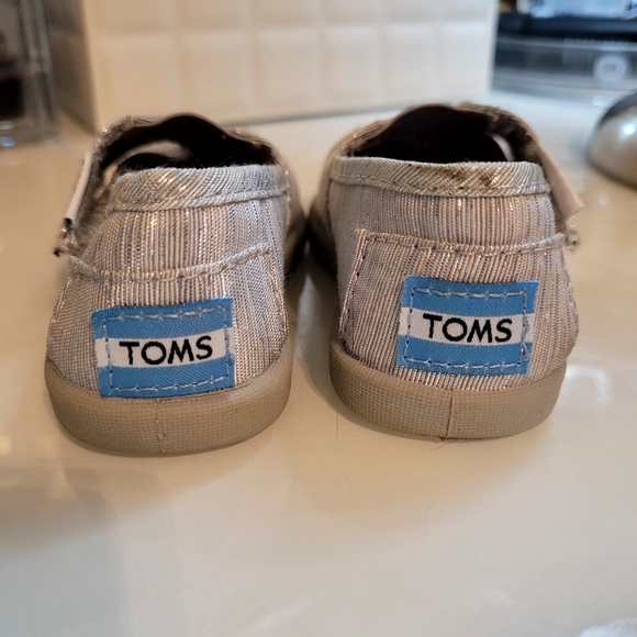 TOMS Iridescent Shoes - Picture 5 of 7